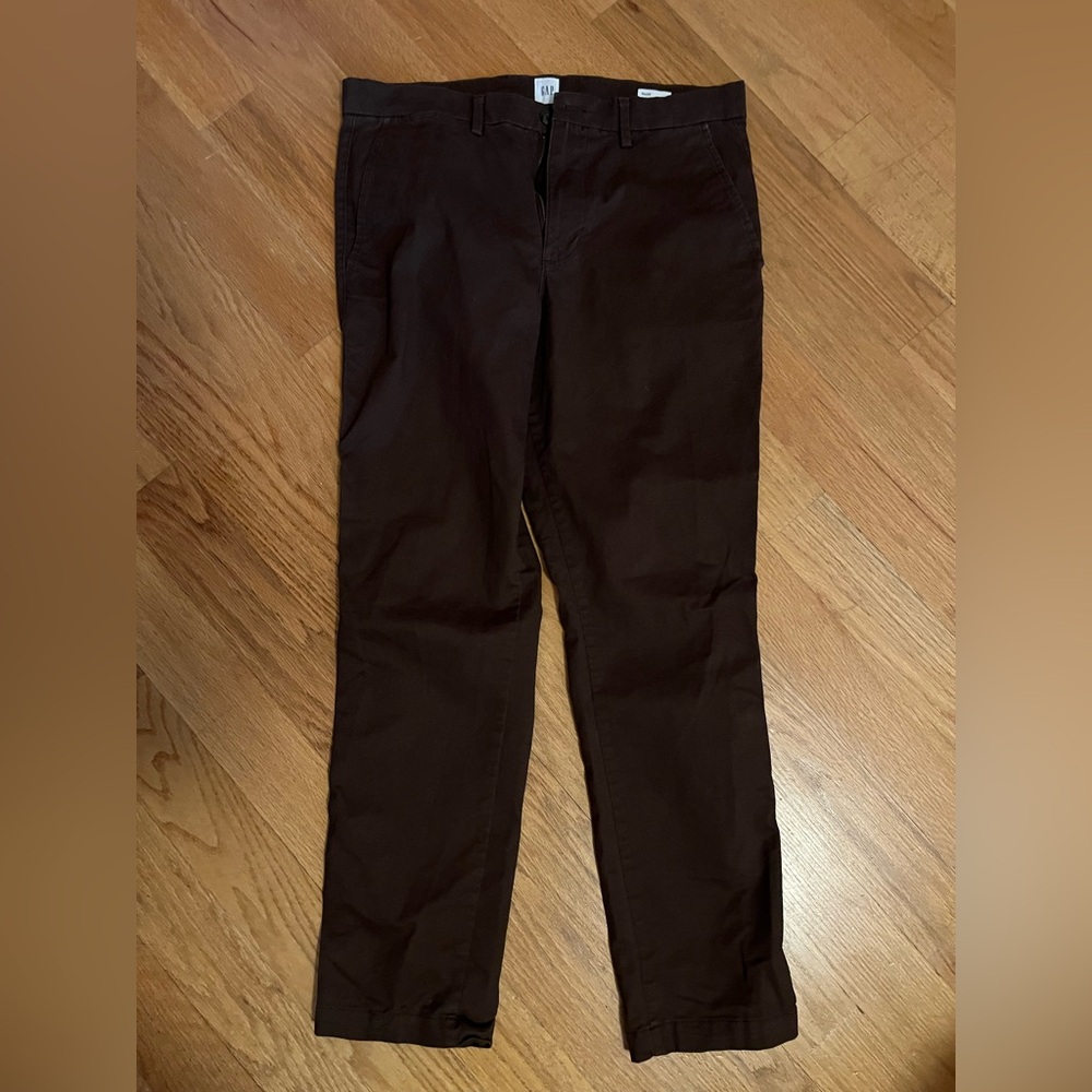 Gap 32x30 men’s essential khaki slim brown pants